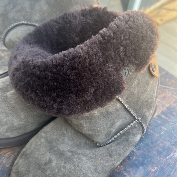 EMU Zoe cozy shearling boots with buckle &button detailing almost new Woman sz 9 - Picture 6 of 14